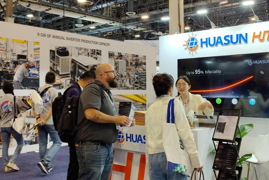Huasun_Showcases_High-efficiency_HJT_Solar_Solutions_at_RE+_2023_in_Las_Vegas-2.jpg