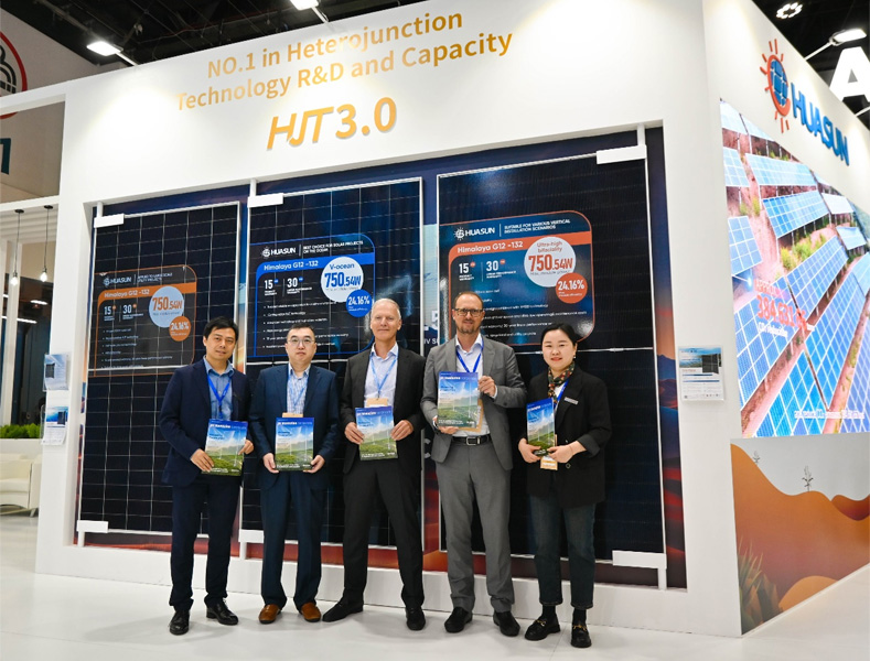 huasun-energy-and-pv-magazine-launch-solar-industrys-first-heterojunction-special-edition-01.jpg